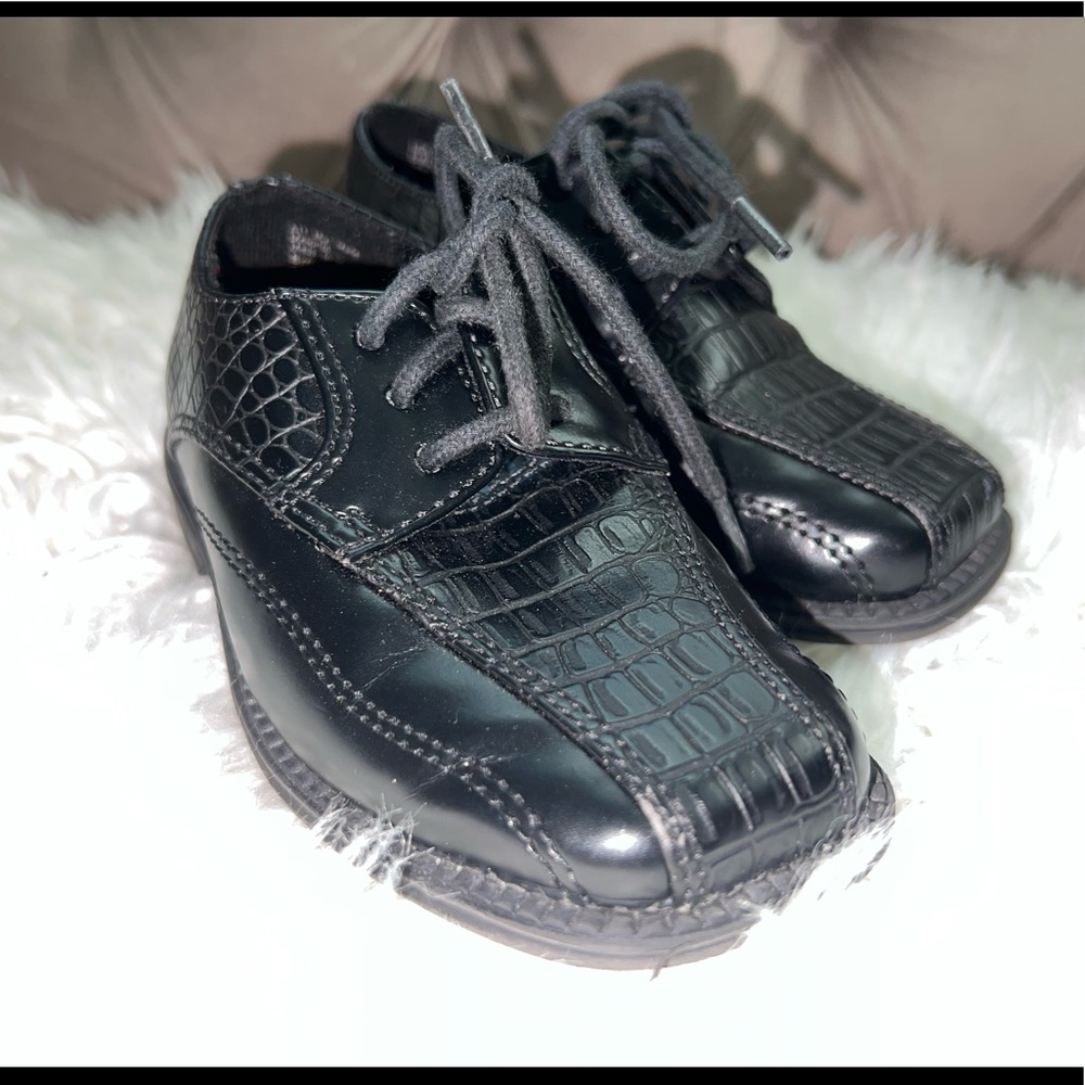 Size 7.5c Stride Rite Black Faux Leather dress shoes